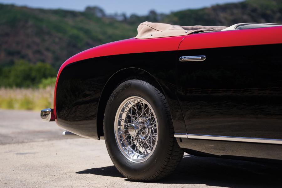 Детали экстерьера Siata-Ford 208S Cabriolet Speciale 1952 года  (фото 16 из 26)